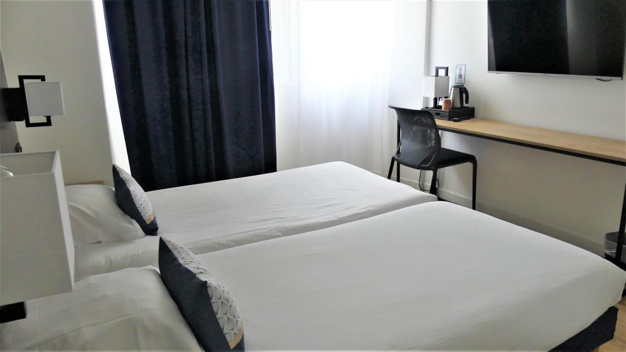 Hotel Abbaye Du Golf De Lesigny Ngoại thất bức ảnh