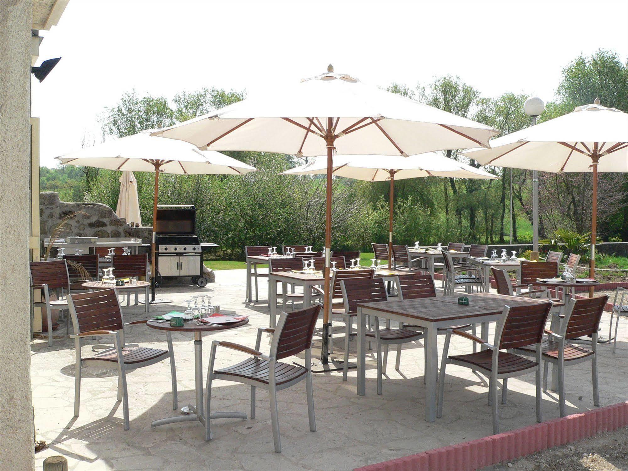 Hotel Abbaye Du Golf De Lesigny Ngoại thất bức ảnh